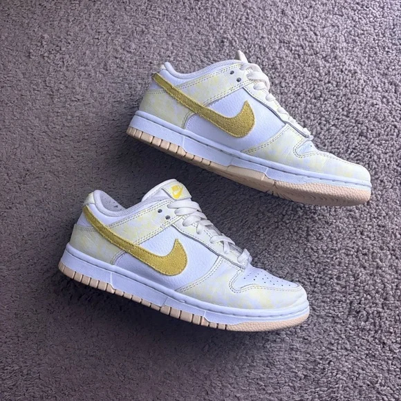 Nike Dunk Low OG Women’s “Yellow Strike” | Size
 6.5 - Picture 3 of 12